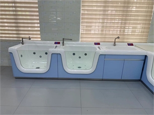 婴儿洗浴中心
